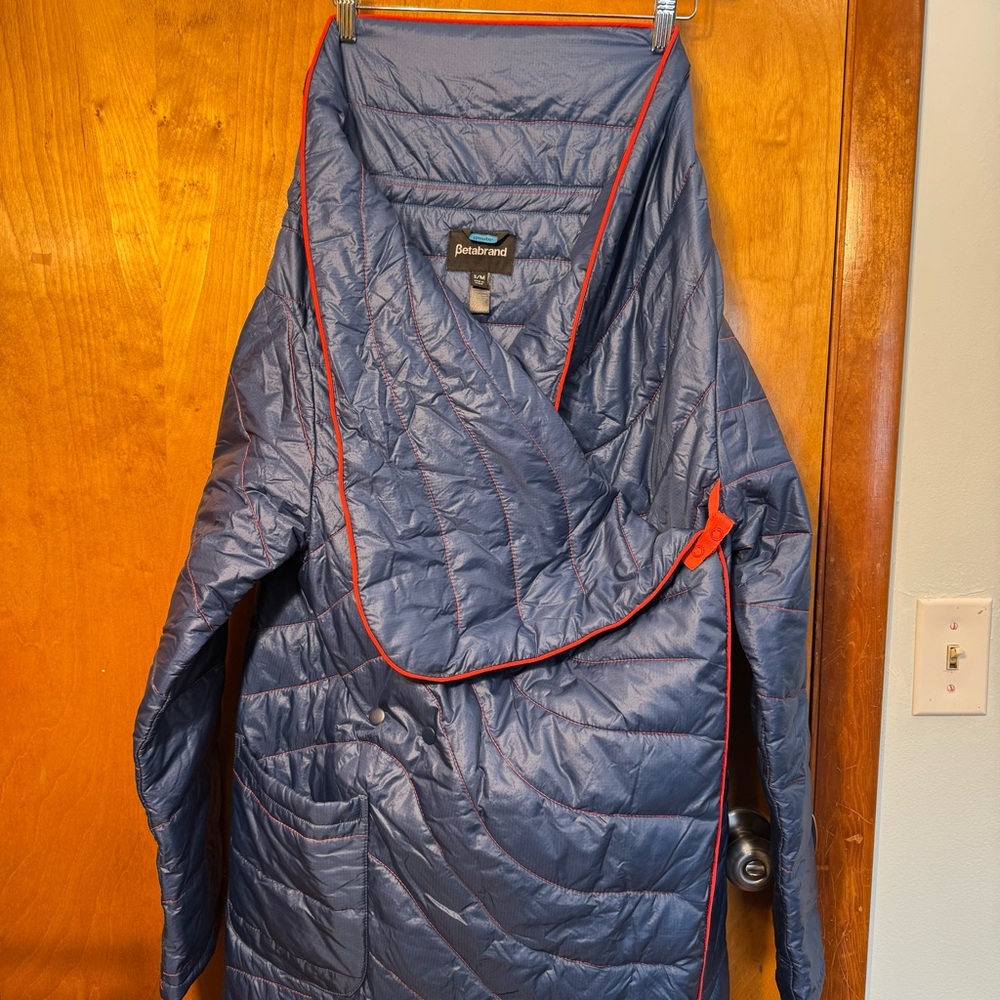 Betabrand x Rumpl Puffy Wrap Blanket/Coat Navy Blue, size S/M